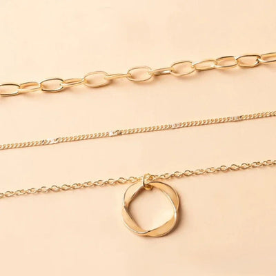 Collar retro dorado de capas