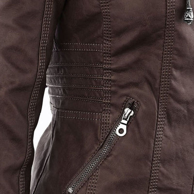Chaqueta de cuero moderna con capucha