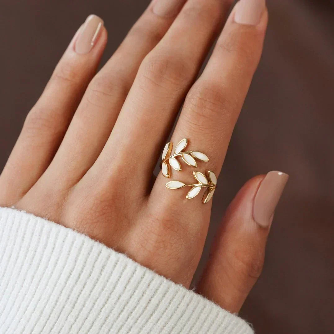 Anillo Puro – Ajustable con Hoja de Ópalo