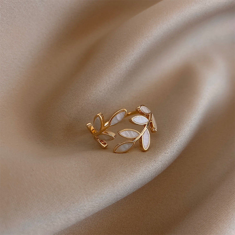 Anillo Puro – Ajustable con Hoja de Ópalo