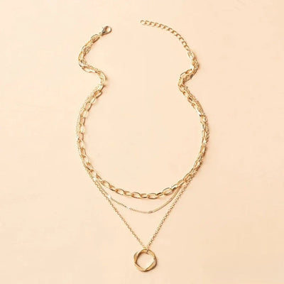 Collar retro dorado de capas
