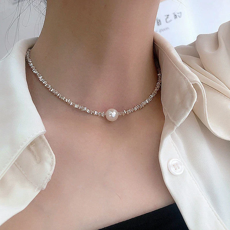 Collar elegante de perlas